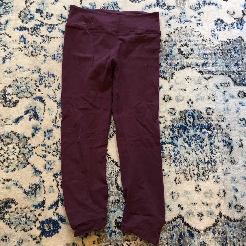 Beyond yoga maroon cropped leggings